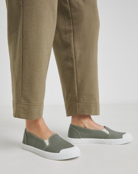 Slip on Plimsole Standard Fit