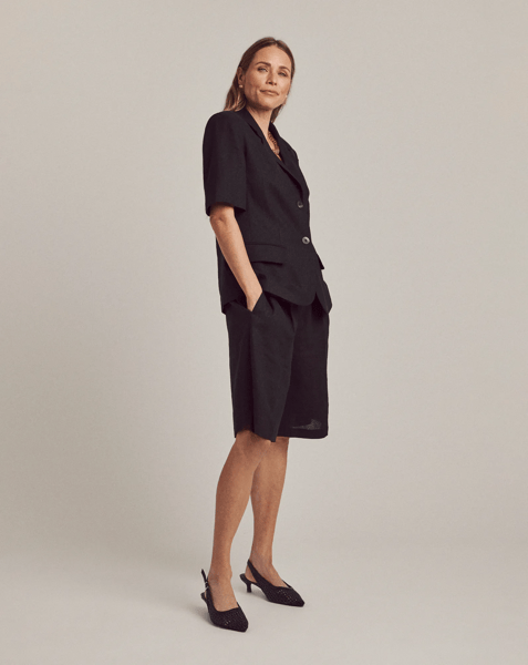 is it ok to wear dress shorts to a funeral What to Wear to a Funeral: Women's & Men's Guide