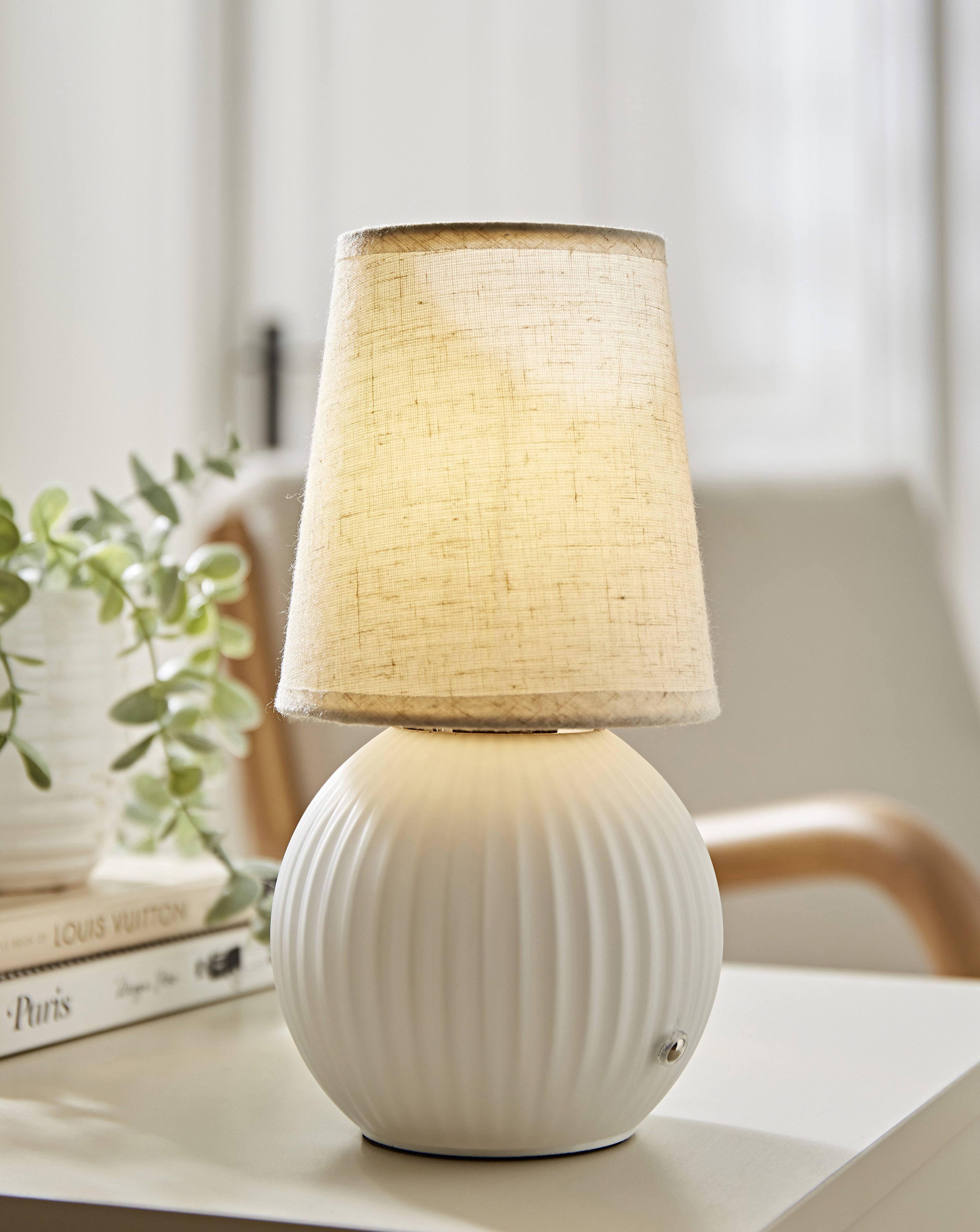 Ribbed Glass Wireless Rechargeable Lamp