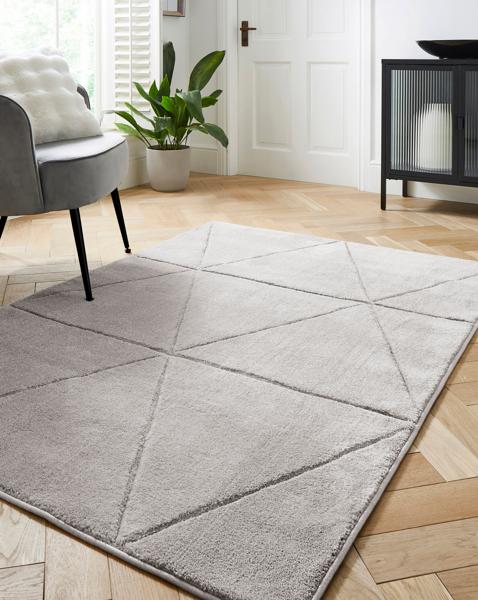 Sara Carved Triangle Rug