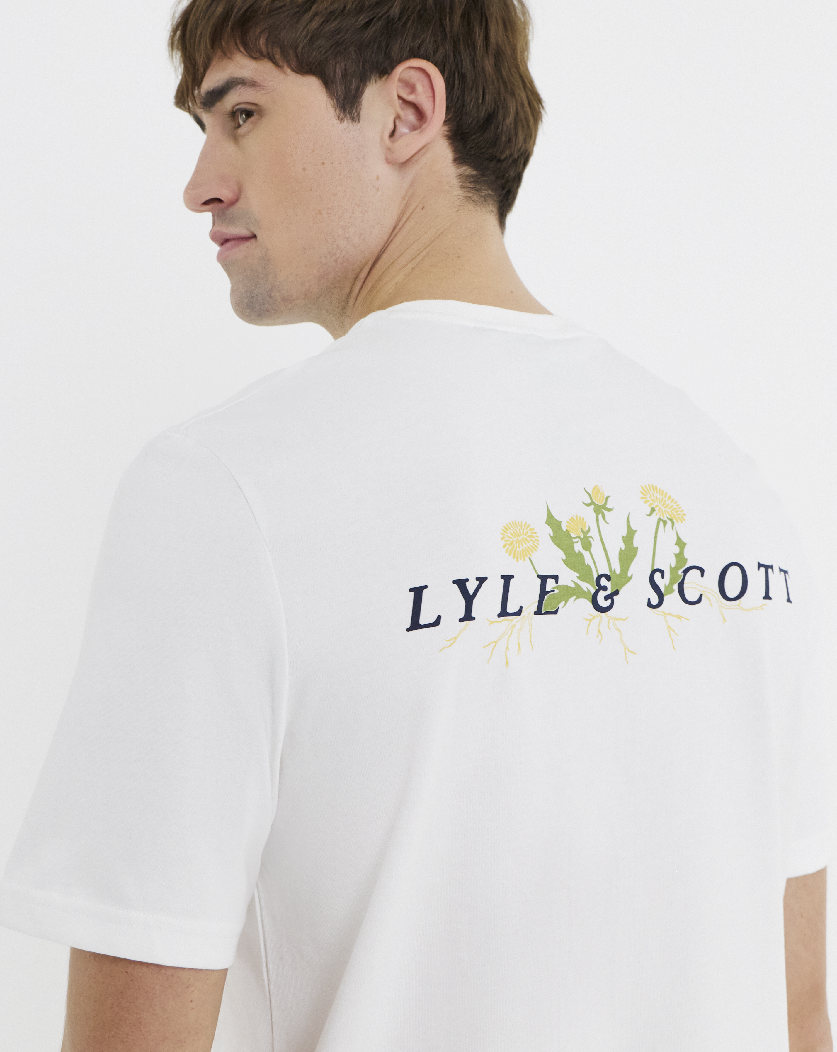 Lyle & Scott White Dandelion Script T-Shirt - 5XL