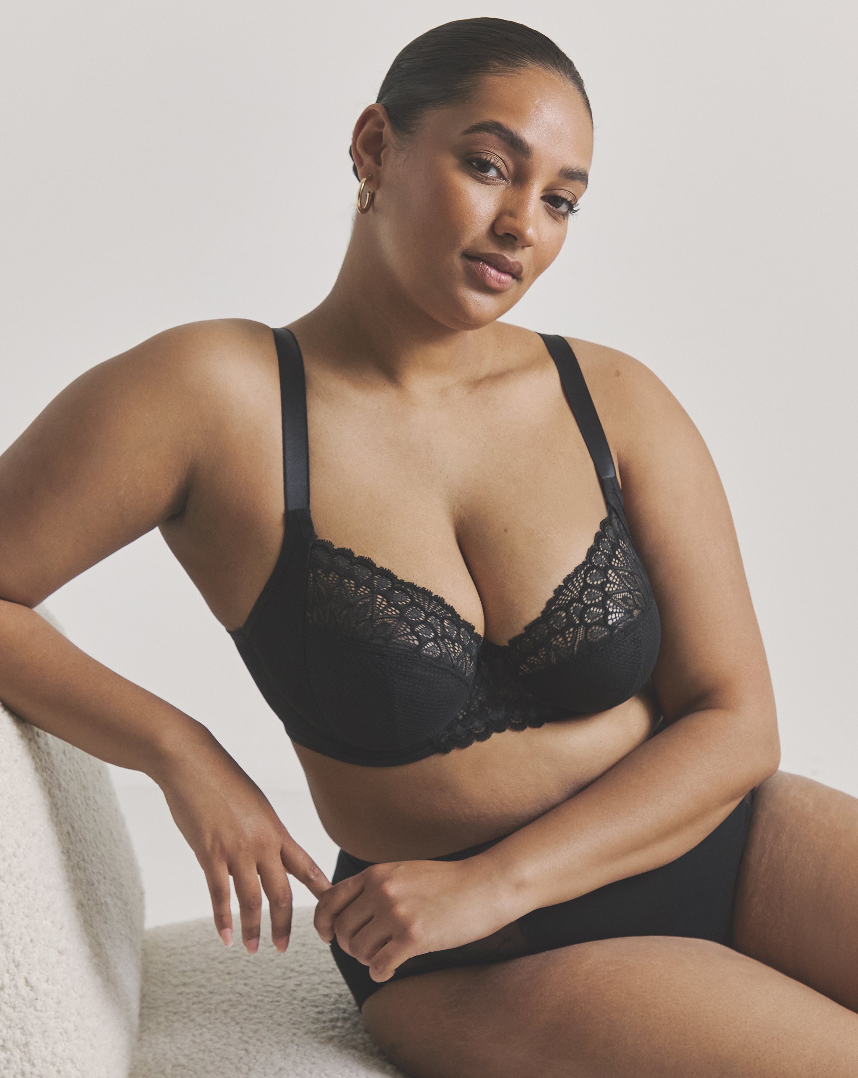 Elomi Women's Black Tiernie Plunge Wired Bra 36Ff