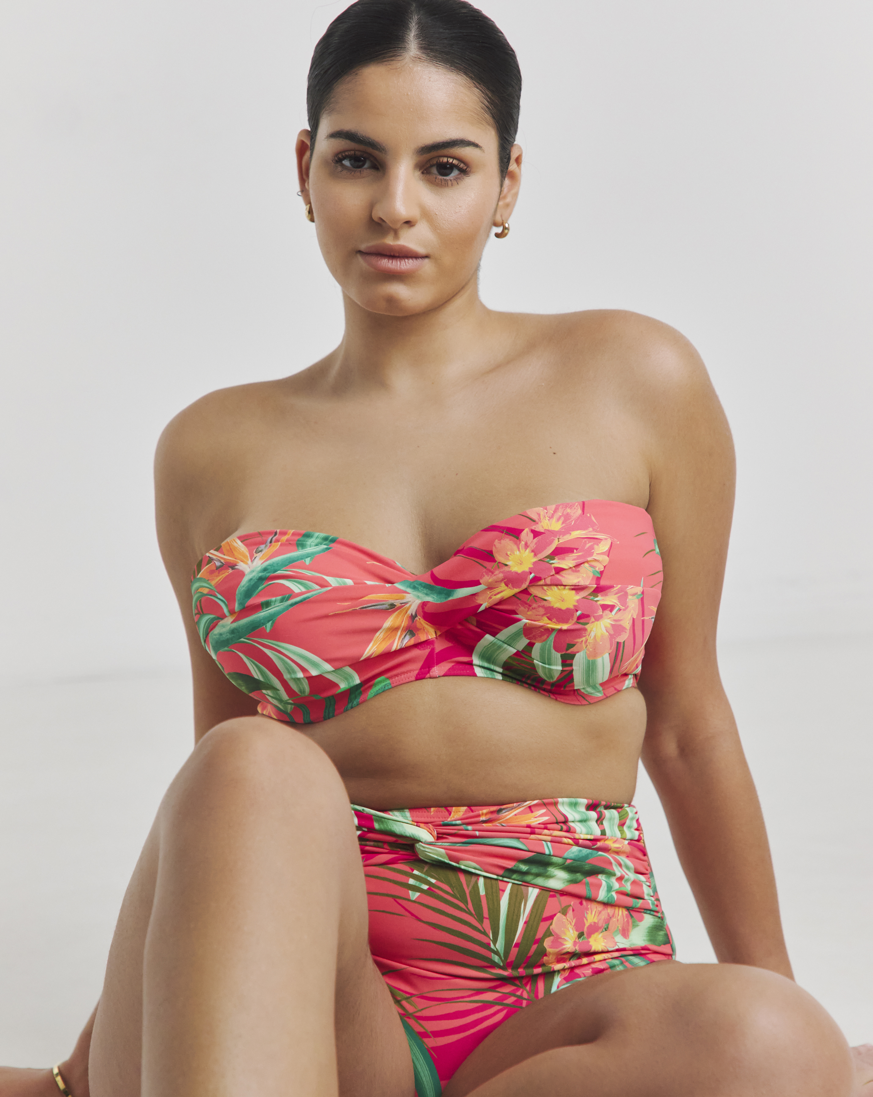 Magisculpt Twist Front Bikini Top