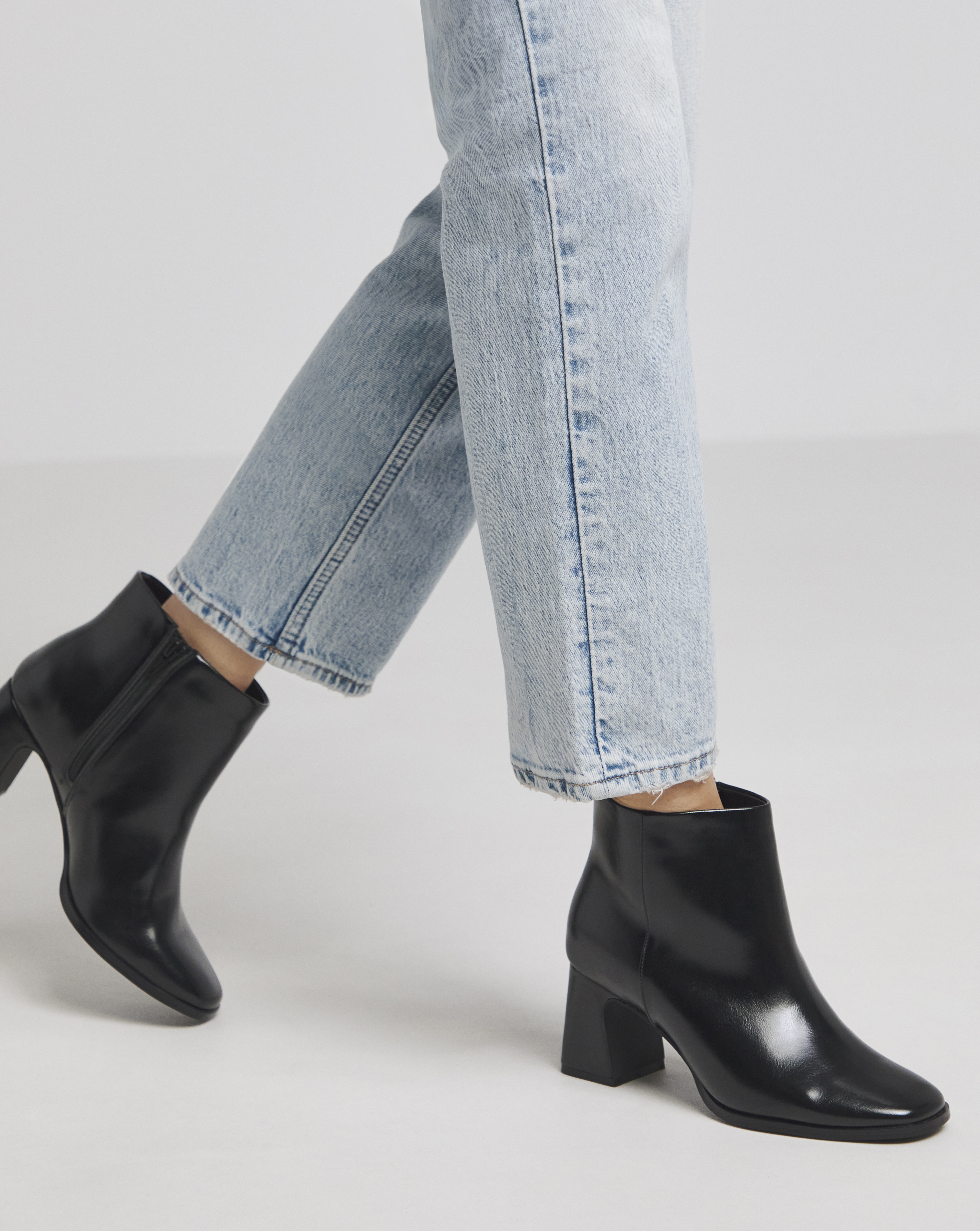 Block Heel Low Cut Boots Ex Wide