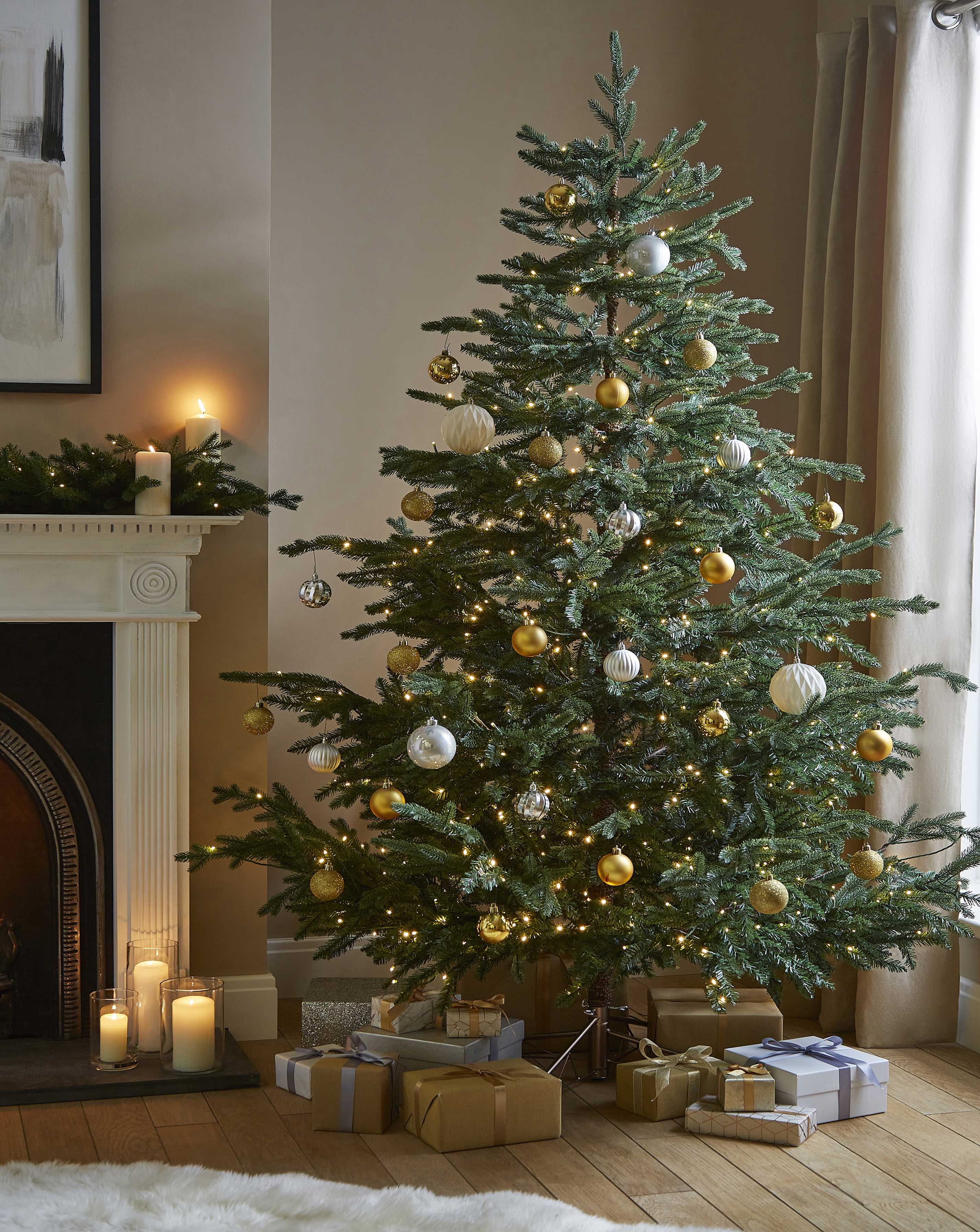 Helsinki Pre Lit Real Look Christmas Tre