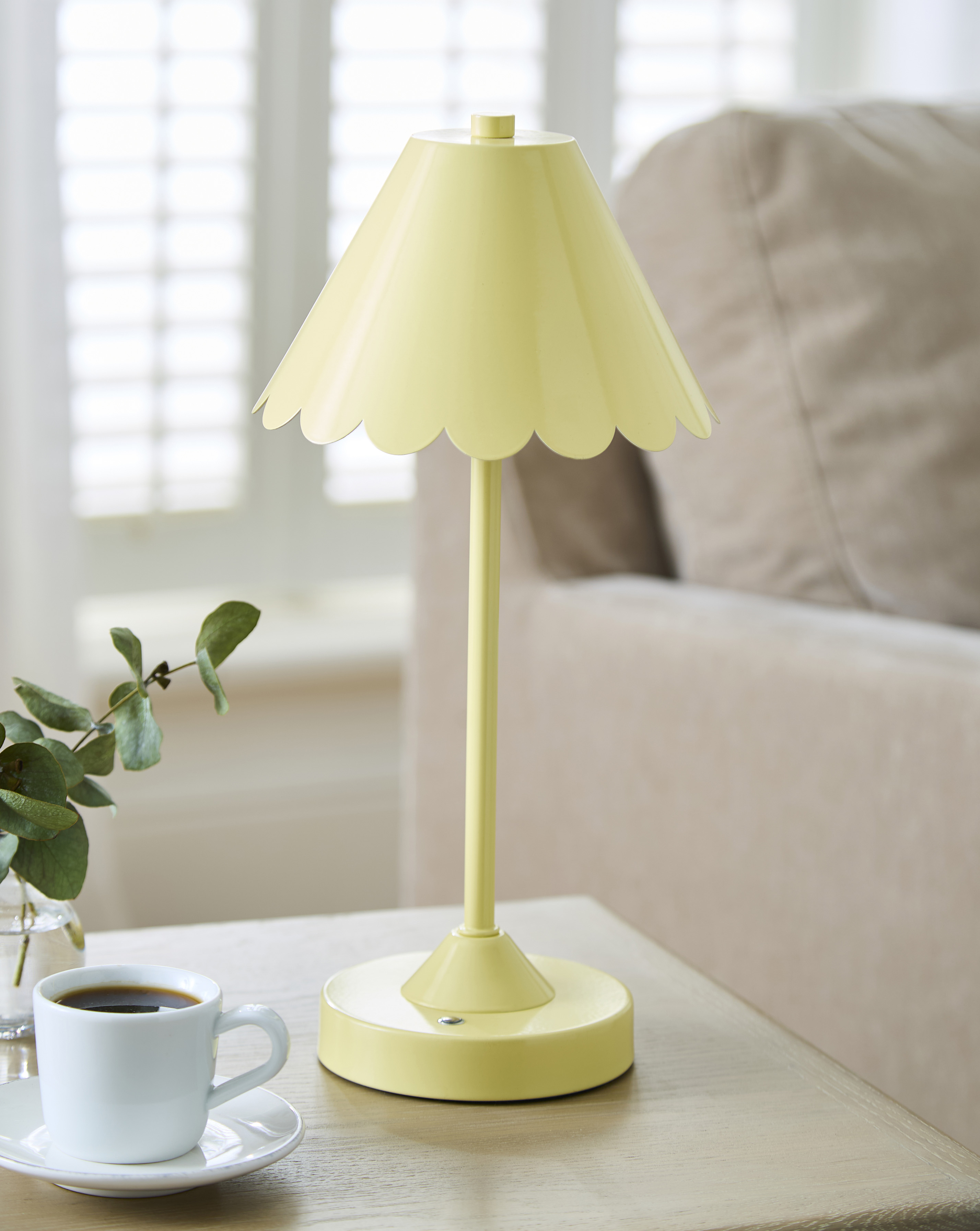 Josie Scallop Edge Rechargable Lamp