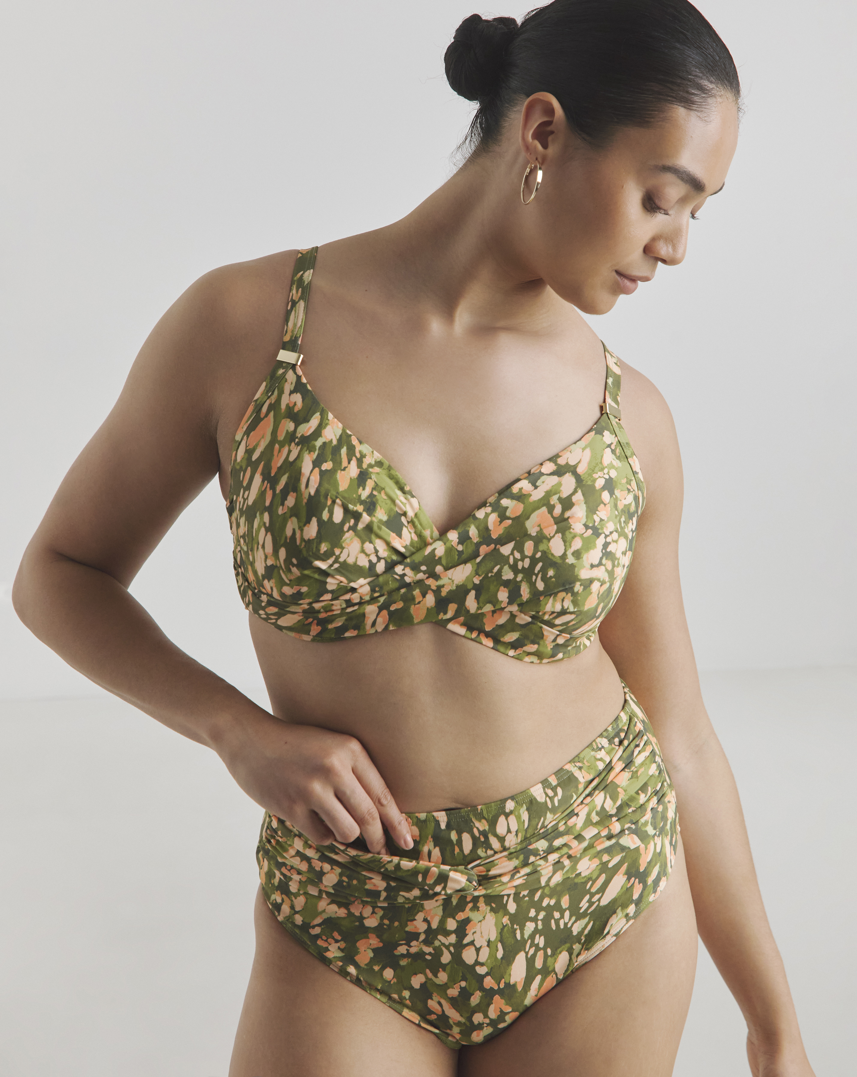 Magisculpt Twist Front Plunge Bikini Top