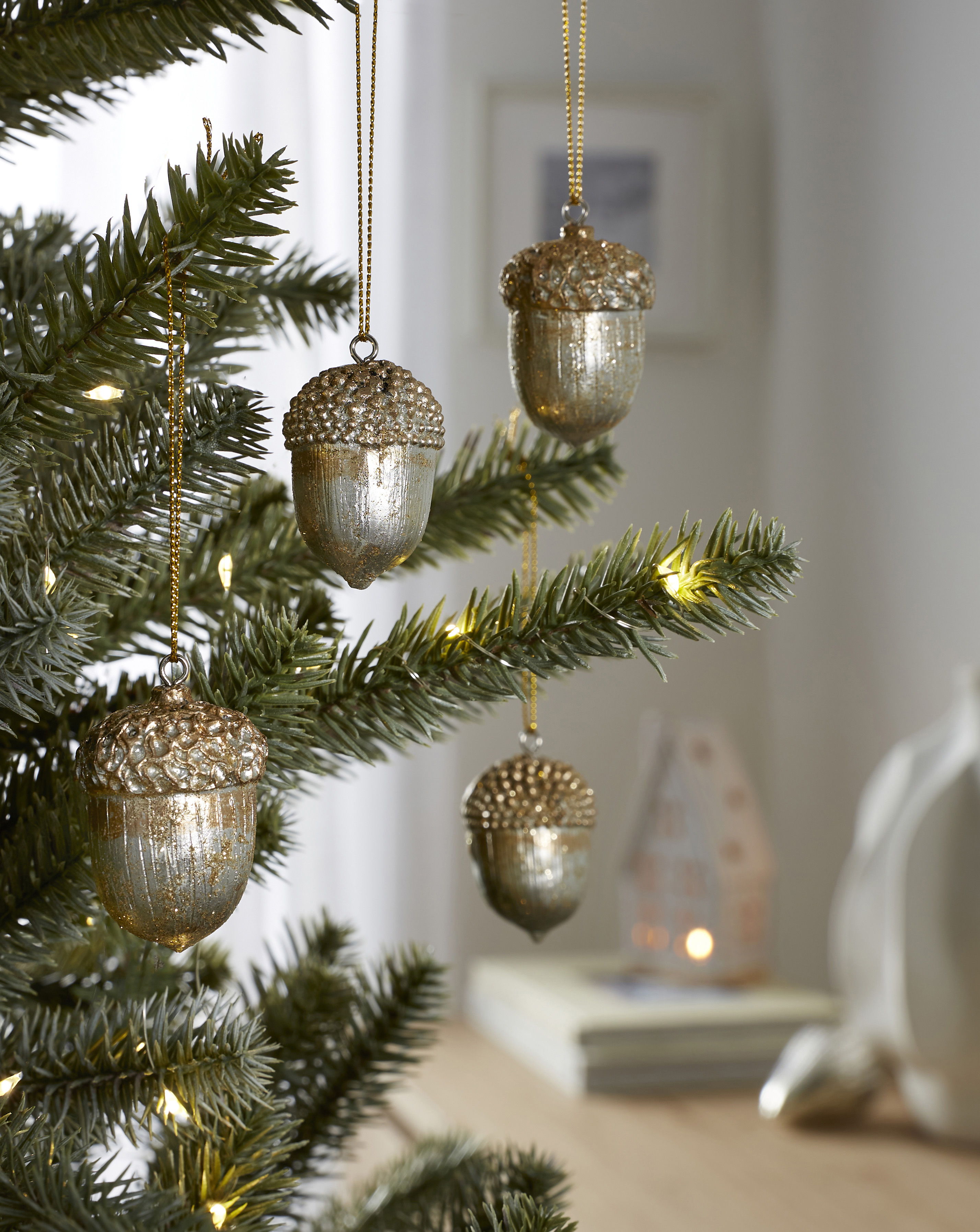 Gisela Graham 4 Gold Acorn Decs