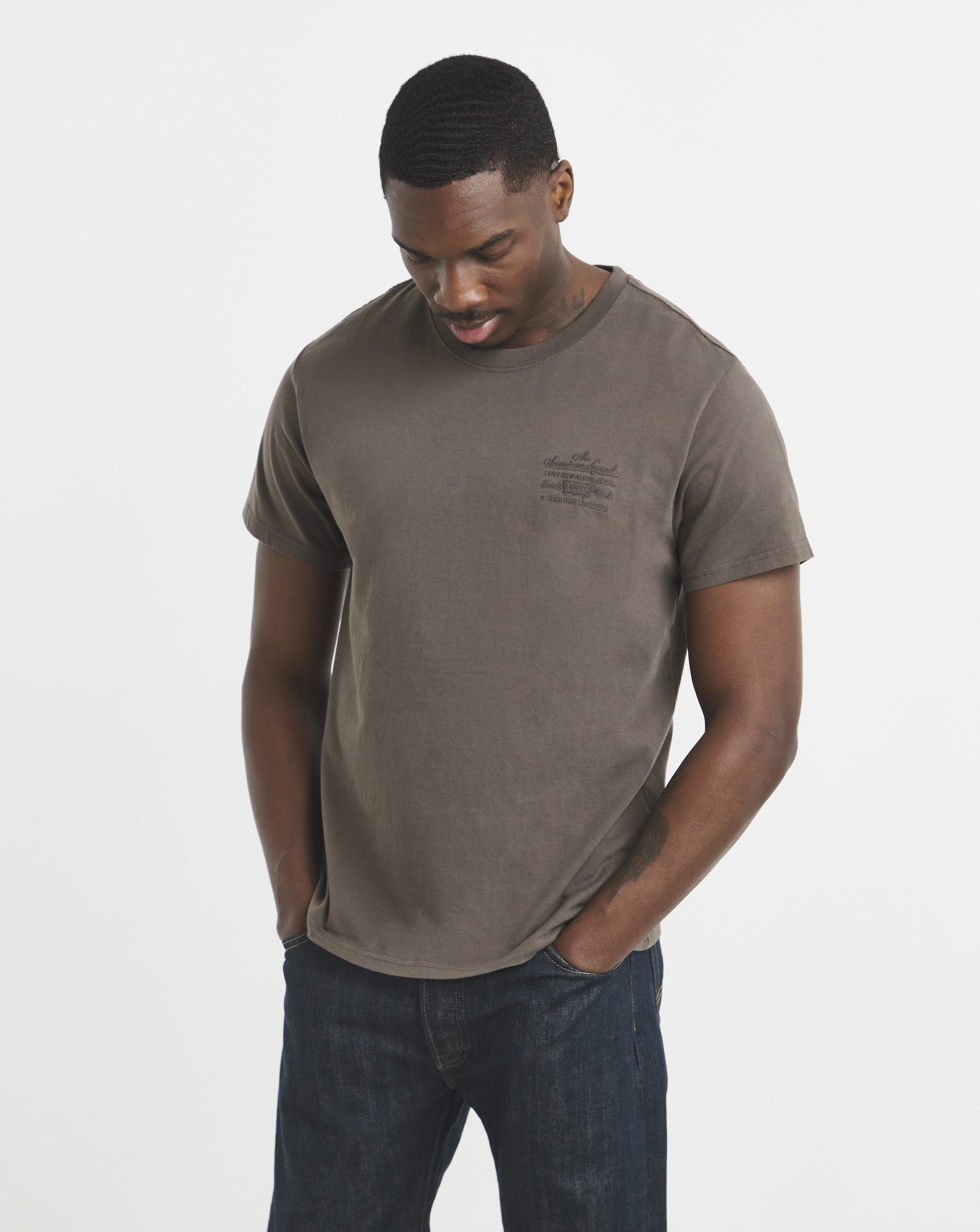 Levi's Brown Chest Graphic T-Shirt - Small