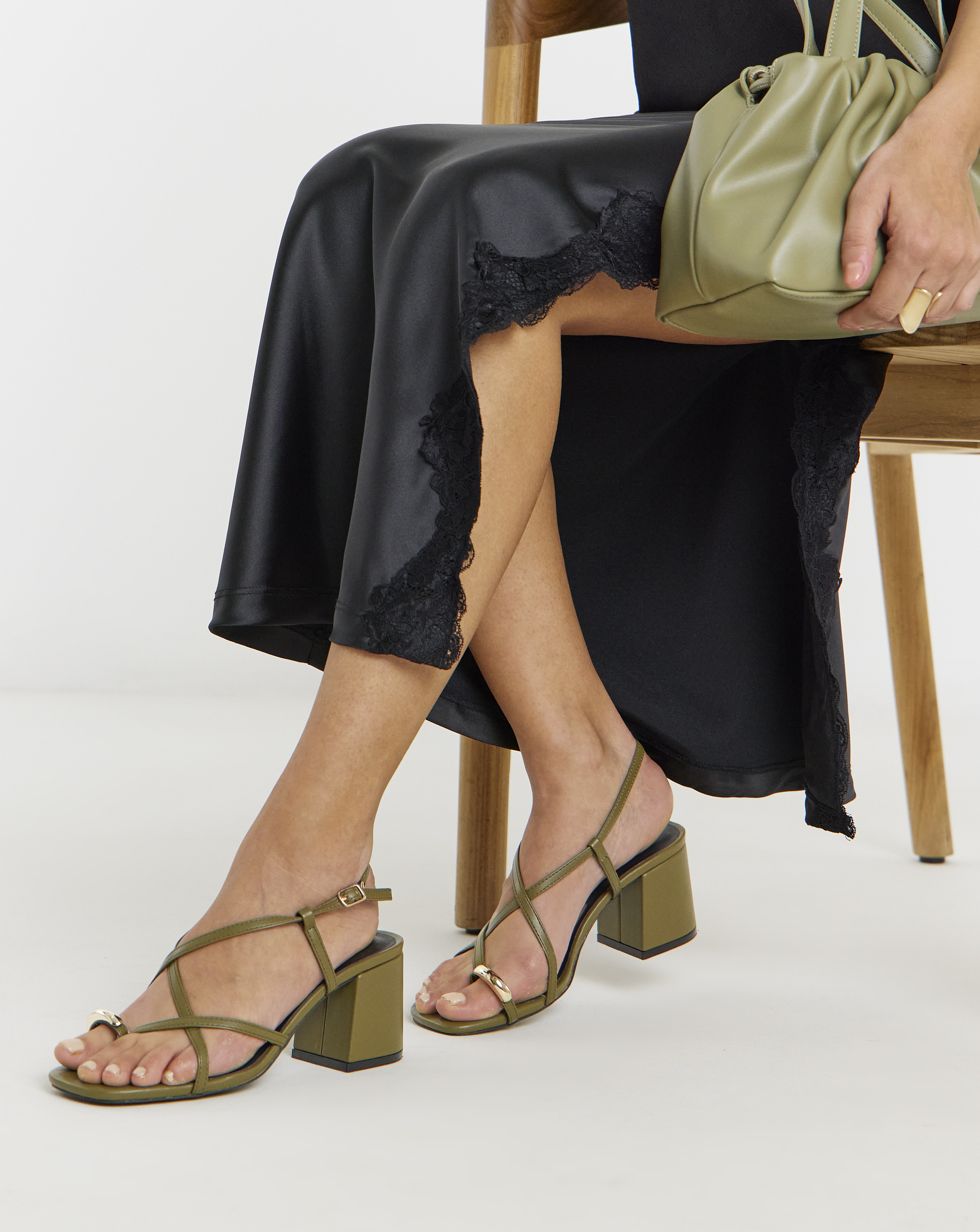 Toe Loop Heels Extra Wide Fit