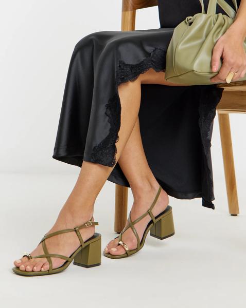 Toe Loop Heels Wide Fit