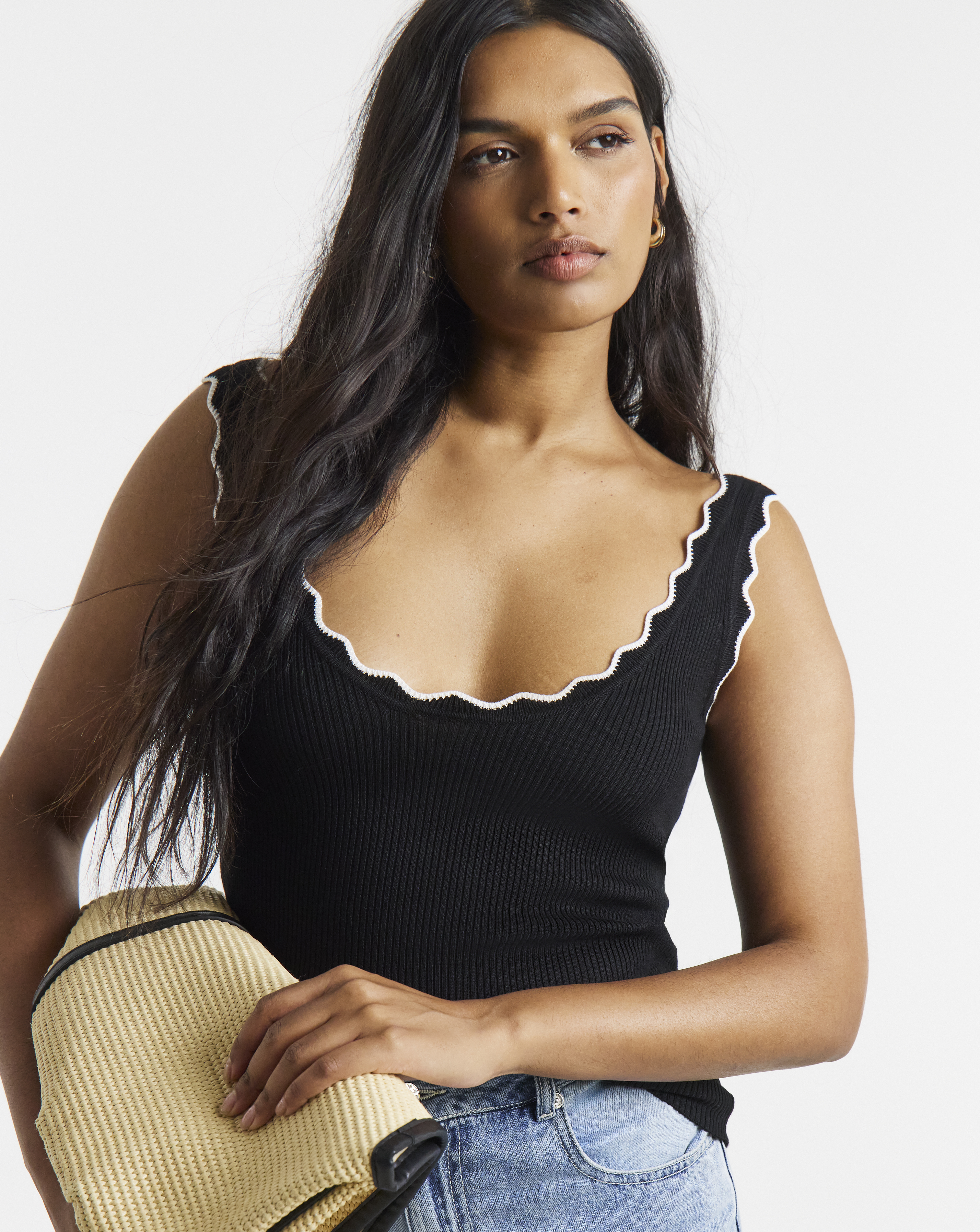 Contrast Scallop Rib Knit Vest
